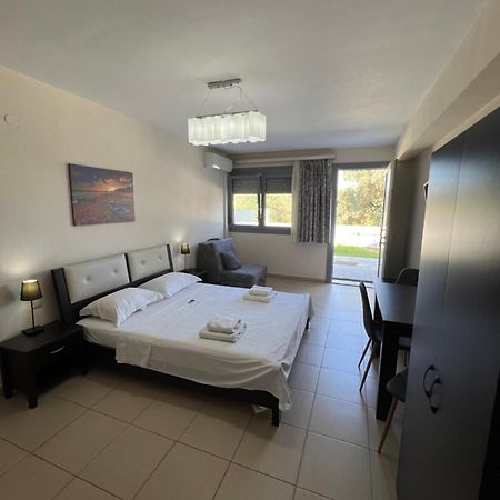Bivas Apartments Limenas  Eksteriør billede