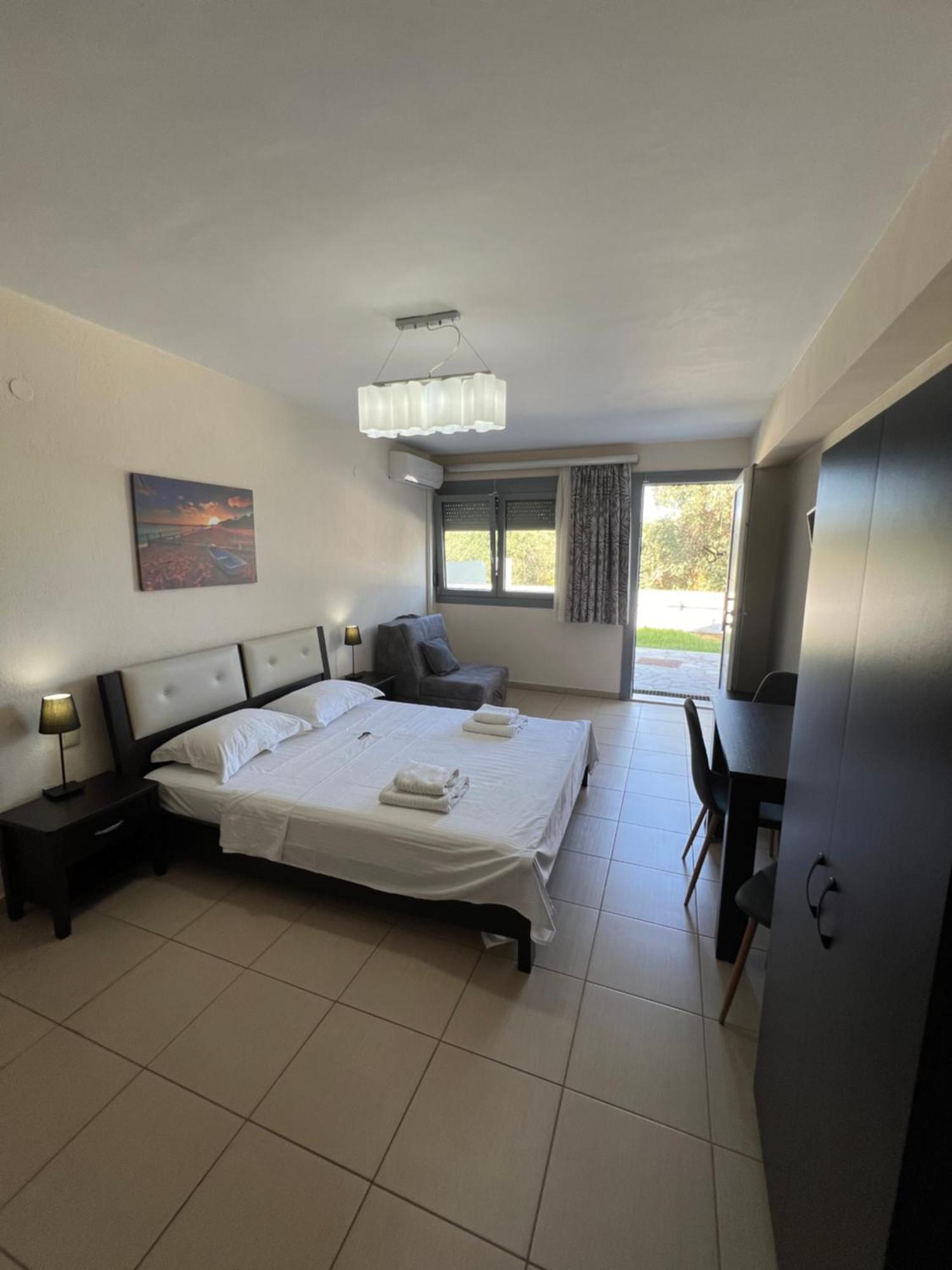 Bivas Apartments Limenas  Eksteriør billede
